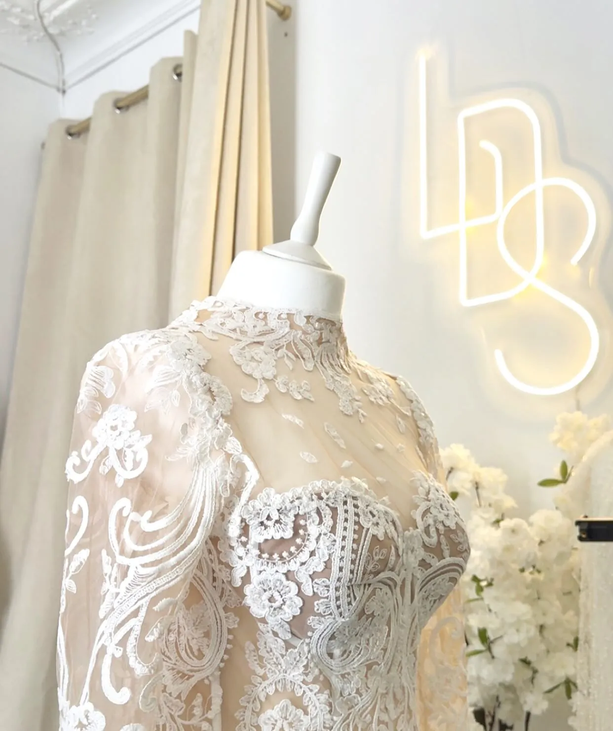 LAURENA DS | Robes de mariée Paris 5